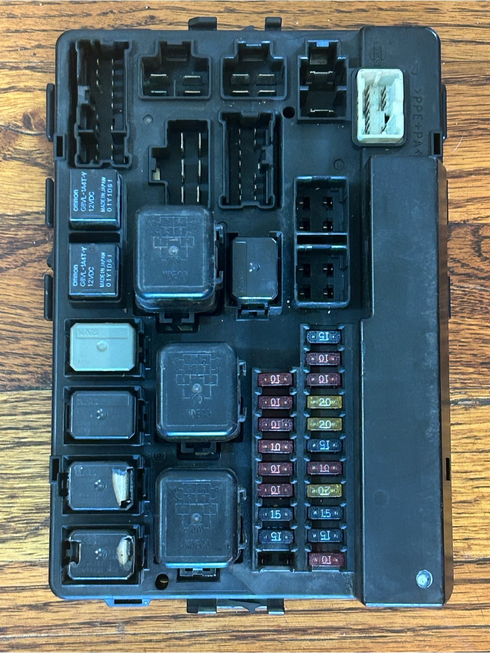 284B7AL500 Nissan Infiniti Intelligent Power Distribution Module (IPDM) / Engine - Picture 2 of 10